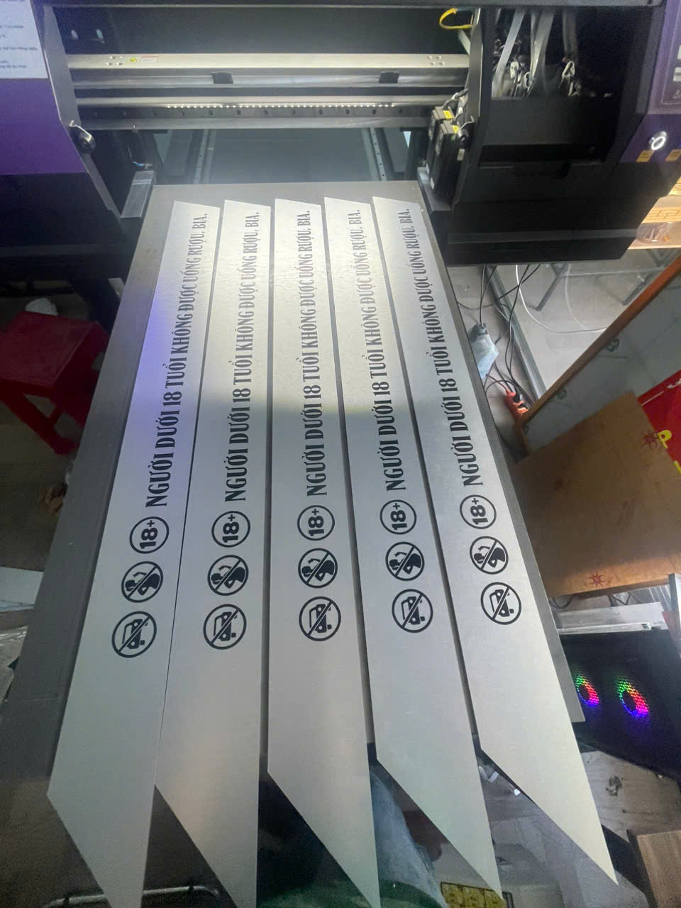 IN UV TRÊN ALU BẠC XƯỚC 
